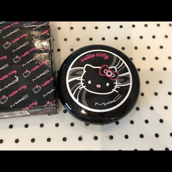 BN MAC LE HELLO KITTY BEAUTY POWDER TAHITIAN SAND - Picture 2 of 3